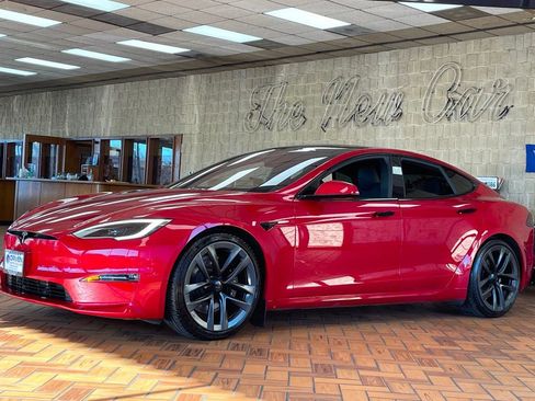 Used 2022 Tesla Model S Plaid image 4