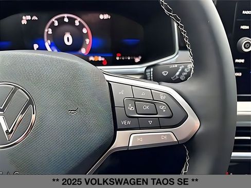 Used 2025 Volkswagen Taos SE w/ Panoramic Sunroof Package AWD/4WD image 20