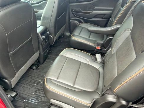 Used 2021 GMC Acadia AT4 w/ Preferred Package AWD/4WD image 9