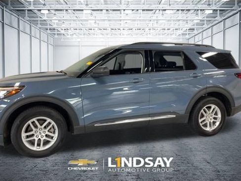 Used 2025 Ford Explorer Active AWD/4WD image 6