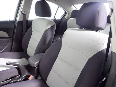 Used 2013 Chevrolet Cruze LS FWD image 27