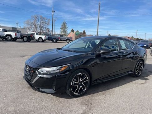 Used 2025 Nissan Sentra SR FWD image 3