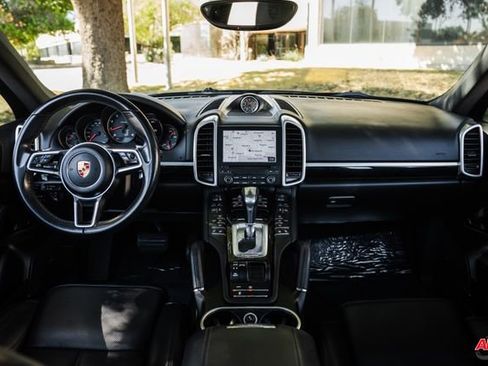 Used 2018 Porsche Cayenne Platinum Edition image 6