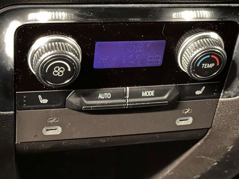 Used 2022 GMC Yukon Denali w/ Denali Premium Package AWD/4WD image 19