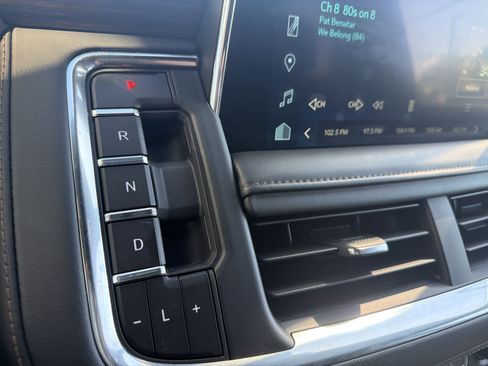 Used 2024 Chevrolet Tahoe High Country AWD/4WD image 18