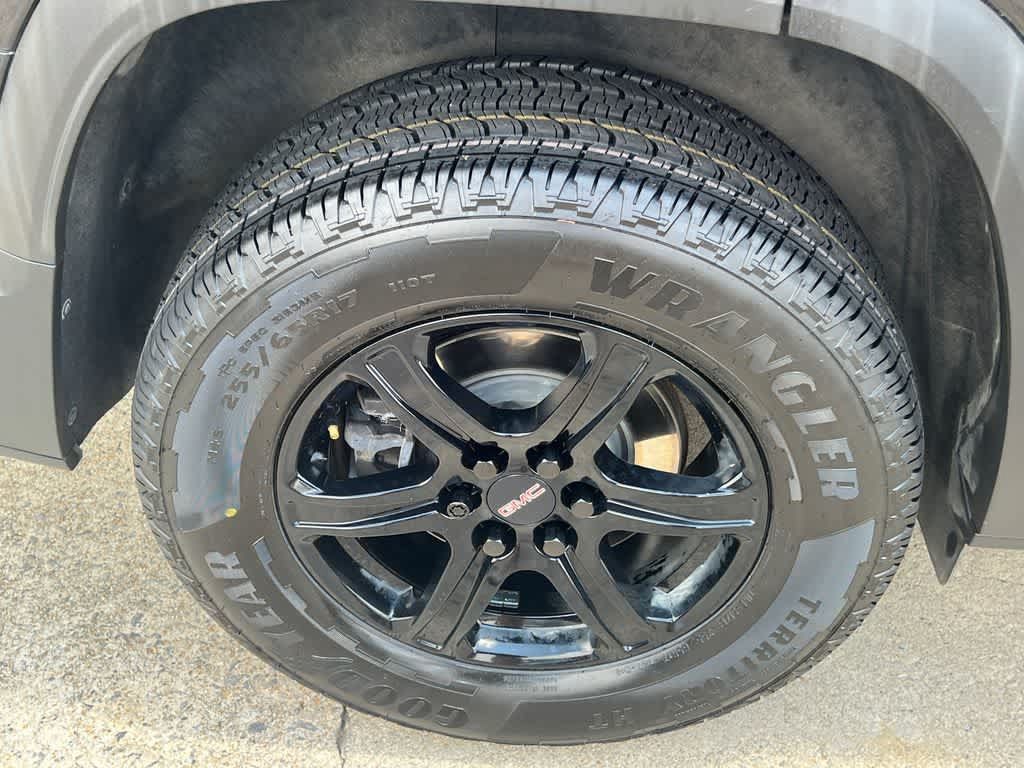 Used 2022 GMC Acadia AT4 w/ Technology Package AWD/4WD image 18