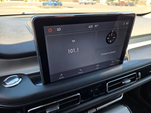 Used 2024 Lincoln Aviator 2WD w/ Premium Package image 20