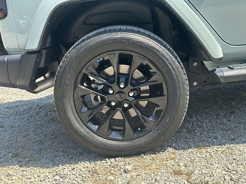 Used 2023 Jeep Wrangler Sahara AWD/4WD image 18