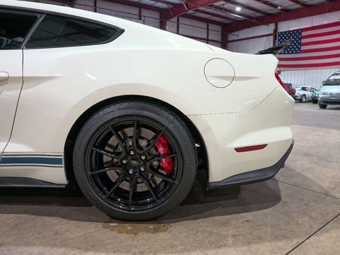 Used 2020 Ford Mustang Shelby GT350 w/ Technology Package RWD image 5