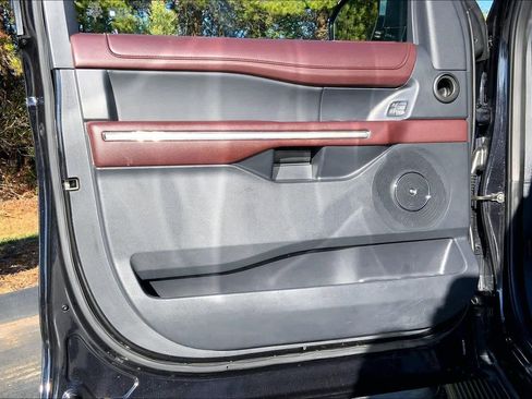 Used 2024 Ford Expedition Max Limited image 21