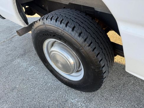 Used 2002 Ford E-350 and Econoline 350 Super Duty image 25