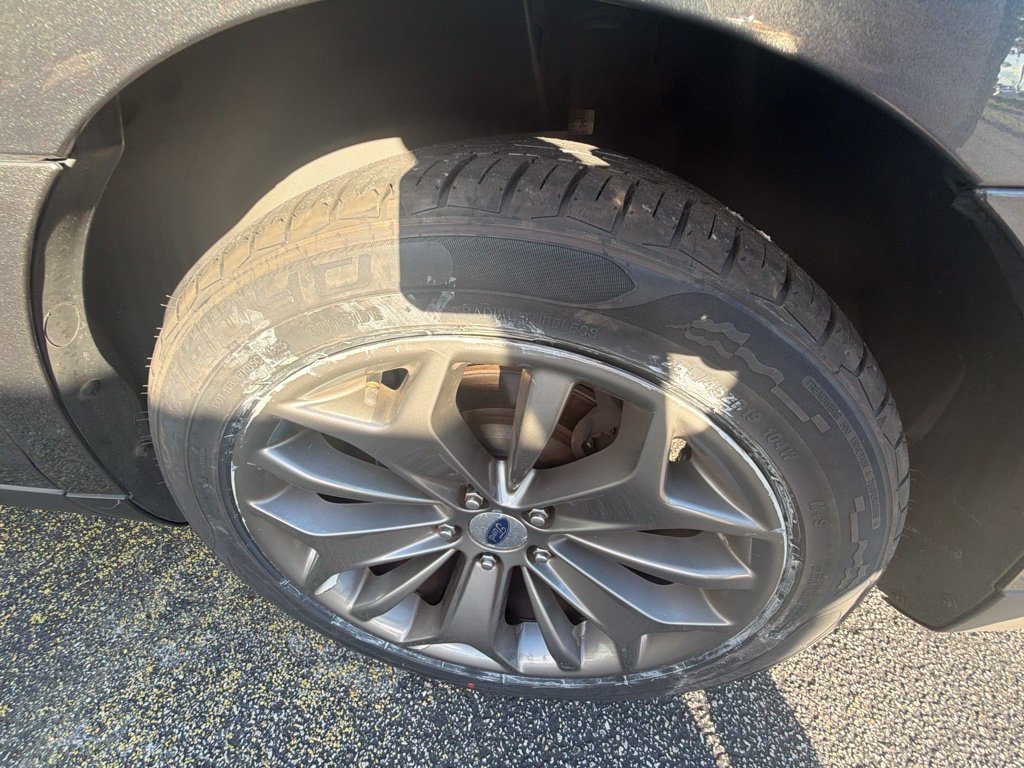 Used 2017 Ford Taurus Limited FWD image 19