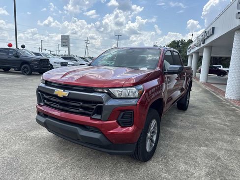 Used 2023 Chevrolet Colorado LT image 3