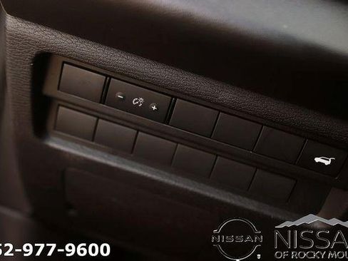 Used 2024 Mitsubishi Outlander AWD image 27