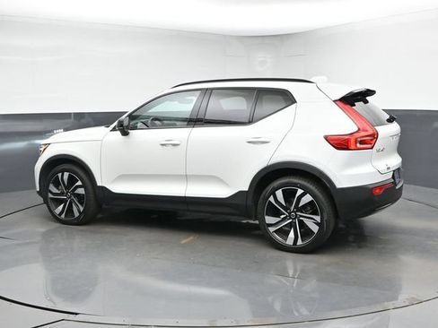 Used 2023 Volvo XC40 B5 Plus AWD/4WD image 7