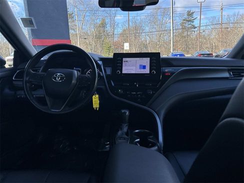 Used 2024 Toyota Camry SE image 15