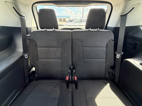 Used 2023 GMC Acadia SLE w/ Driver Convenience Package image 33