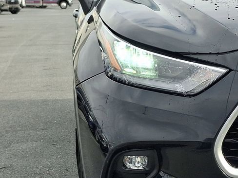 Used 2020 Toyota Highlander XLE image 9