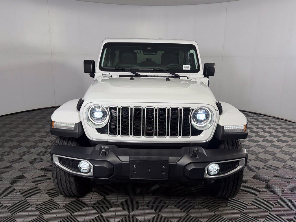 Used 2025 Jeep Wrangler Unlimited Sahara w/ Safety Group AWD/4WD image 3