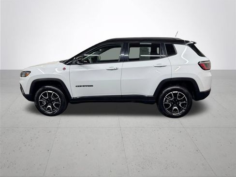 Used 2024 Jeep Compass Trailhawk AWD/4WD image 3