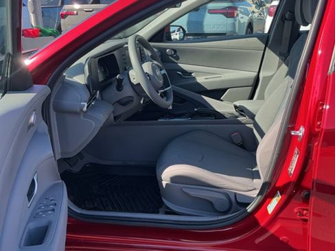 Used 2026 Hyundai Elantra SE FWD image 9