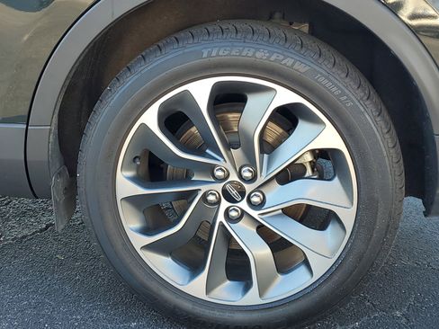 Used 2023 Lincoln Nautilus Reserve w/ Luxury Package image 9