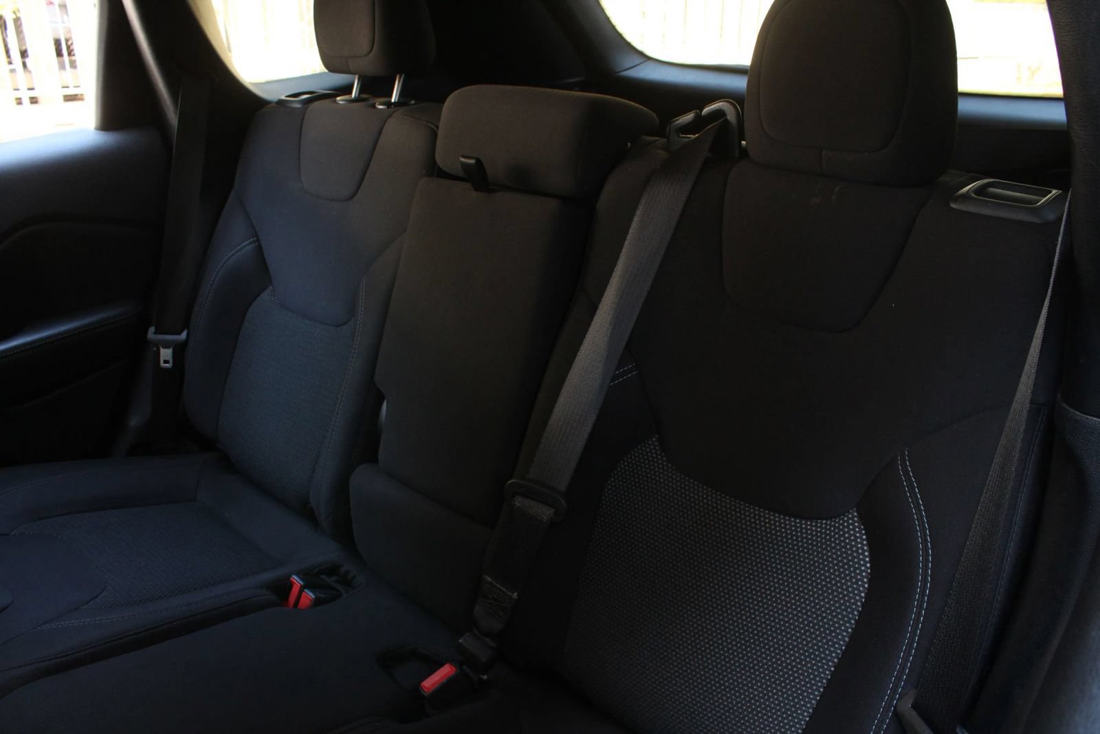 Used 2020 Jeep Cherokee Latitude FWD image 18