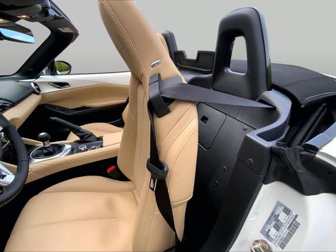 Used 2024 MAZDA MX-5 Miata Grand Touring w/ Appearance Package RWD image 21
