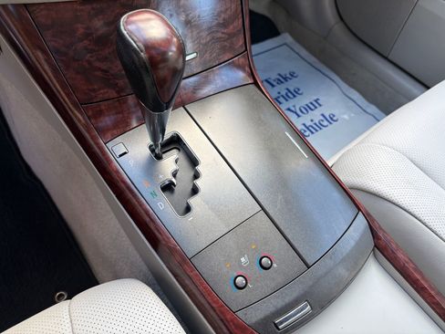 Used 2011 Toyota Avalon Limited image 30