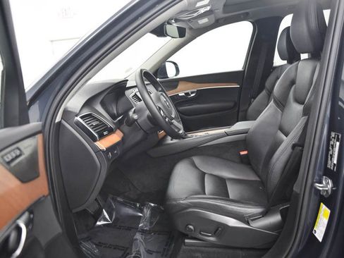 Used 2022 Volvo XC90 T6 Momentum w/ Advanced Package image 11