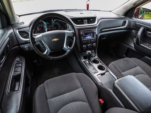 Used 2017 Chevrolet Traverse LT w/ Style and Technology Package AWD/4WD image 19