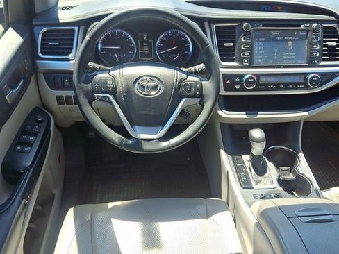 Used 2014 Toyota Highlander Limited AWD/4WD image 12