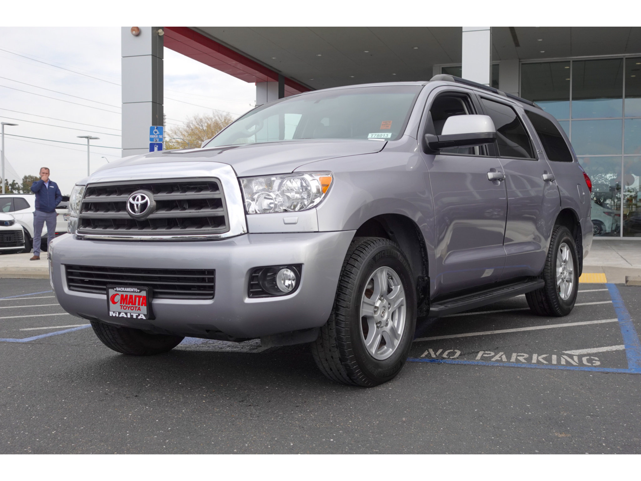 Used 2011 Toyota Sequoia SR5 AWD/4WD image 7