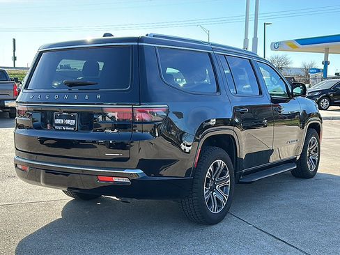 Used 2024 Jeep Wagoneer Series II w/ Flexible Seating Group image 8