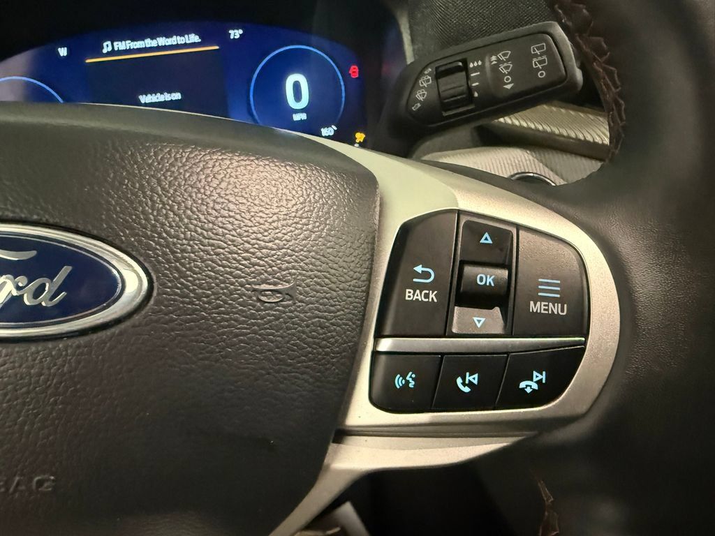 Used 2025 Ford Explorer Active AWD/4WD image 30