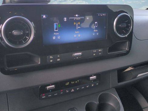 Used 2025 Mercedes-Benz Sprinter 2500 image 13