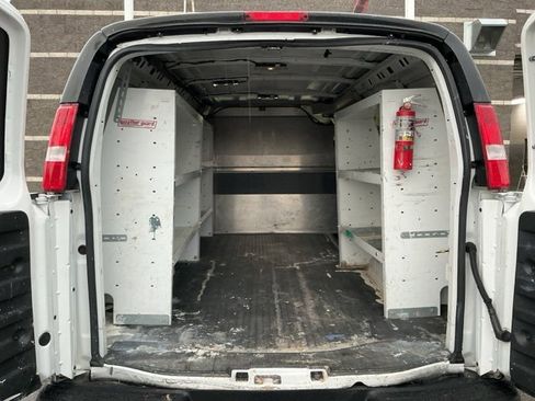 Used 2017 Chevrolet Express 3500 image 8