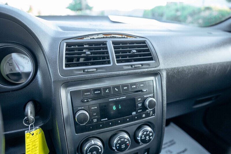 Used 2013 Dodge Challenger SXT RWD image 13