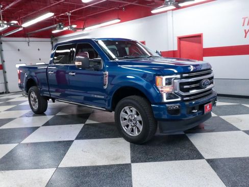 Used 2022 Ford F250 Platinum w/ FX4 Off-Road Package image 3
