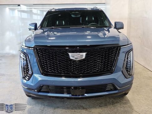Used 2025 Cadillac Escalade Sport Platinum w/ LPO, ONYX Package image 7