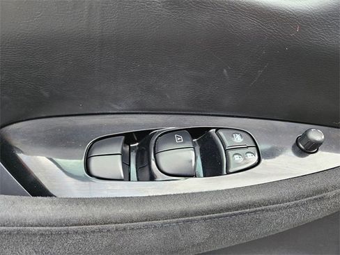 Used 2017 Nissan Leaf SV w/ Premium Package image 15