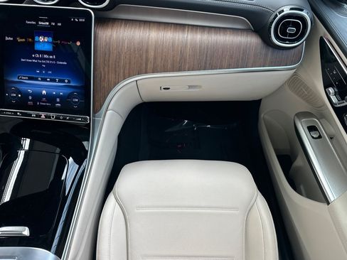 Used 2024 Mercedes-Benz GLC 300 4MATIC image 35