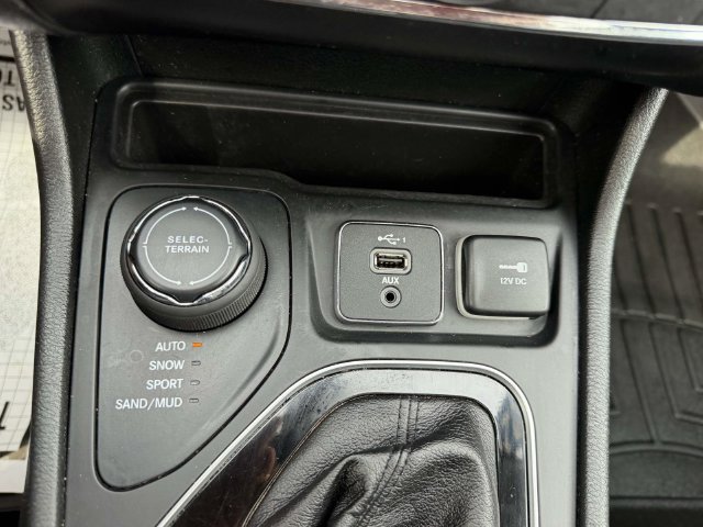 Used 2022 Jeep Cherokee Limited AWD/4WD image 20