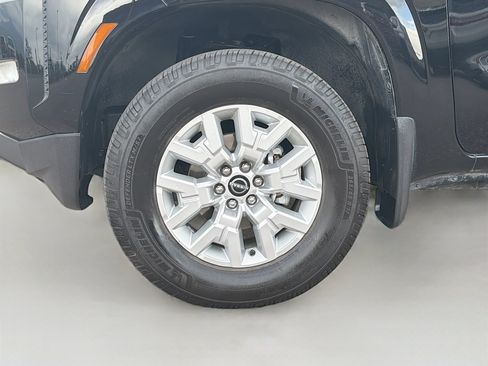 Used 2023 Nissan Frontier SV w/ SV Convenience Package AWD/4WD image 11