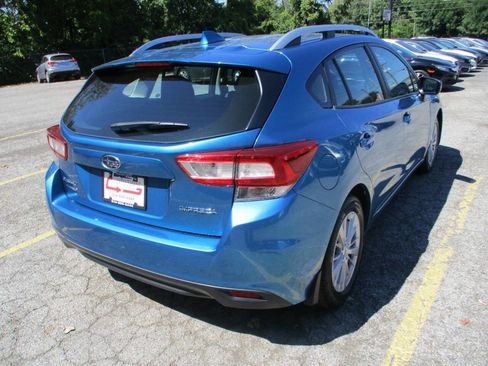 Used 2018 Subaru Impreza 2.0i Premium image 3