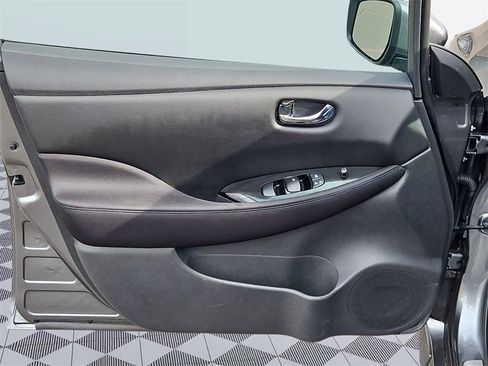 Used 2020 Nissan Leaf SV w/ Protection Package image 10