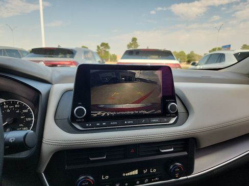 Used 2024 Nissan Rogue SV FWD image 18