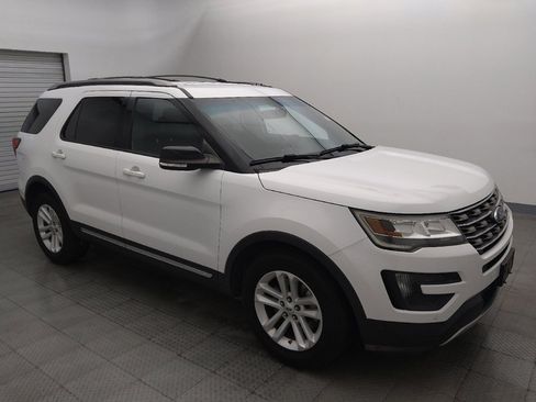 Used 2016 Ford Explorer XLT w/ Equipment Group 202A FWD image 11