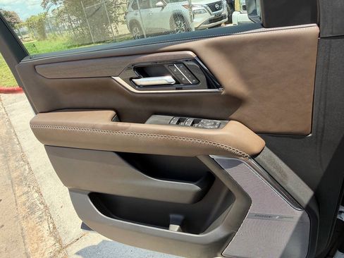 Used 2026 GMC Yukon Denali Ultimate w/ LPO, Floor Liner Package AWD/4WD image 12