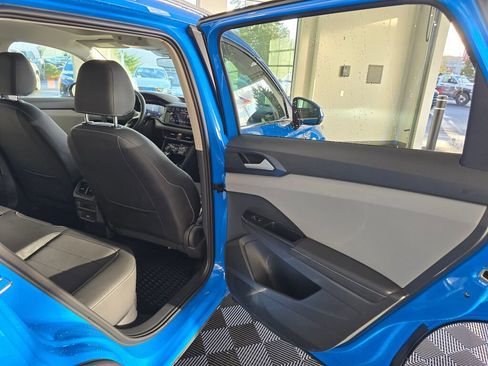 Used 2024 Volkswagen Taos SE image 39